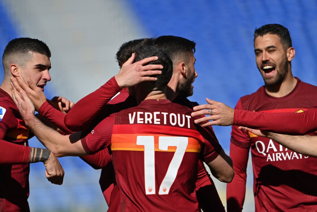 Roma-Udinese 3-0: doppio Veretout e Pedro, scavalcata la Juve