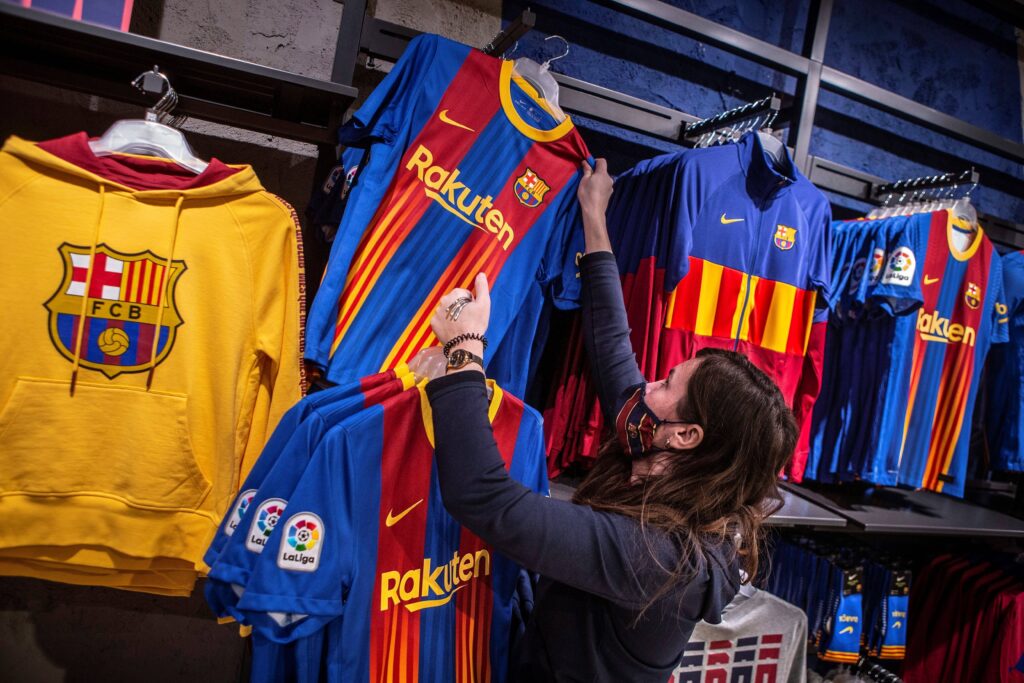 Barcellona, svelata la prima maglia della stagione 2022/23