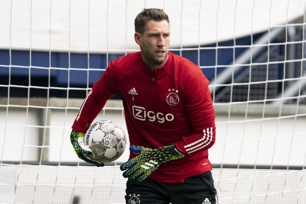 Ajax, Stekelenburg si fa male nel riscaldamento. Roma a rischio?