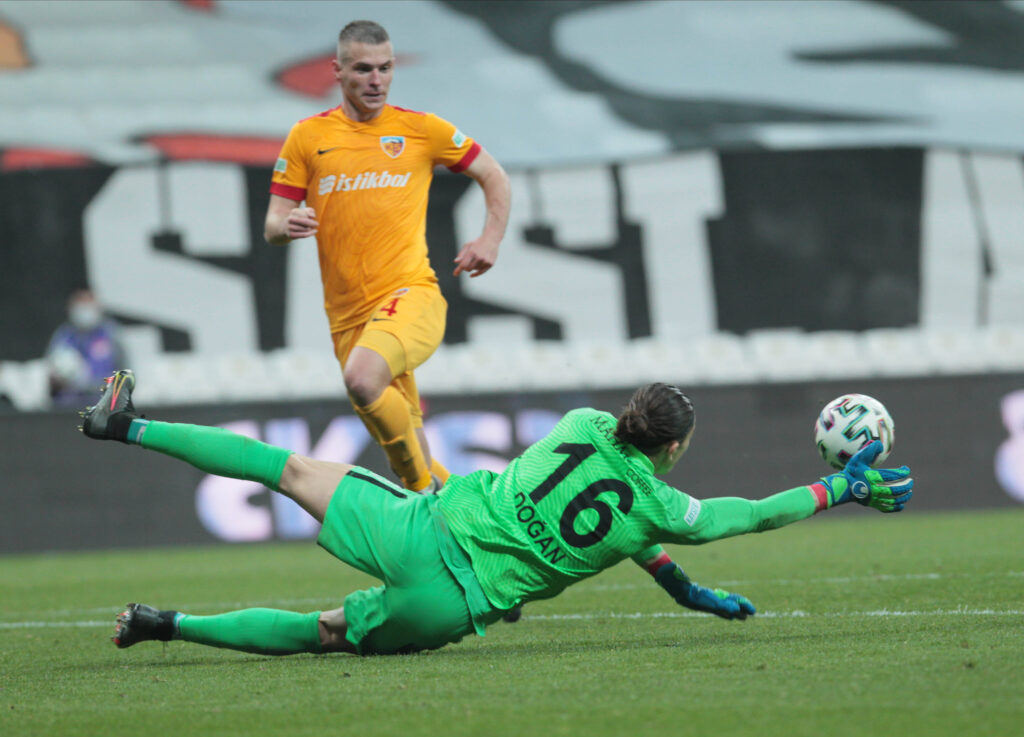 Turchia, il portiere 18enne Dogan Alemdar piace a Torino e Genoa