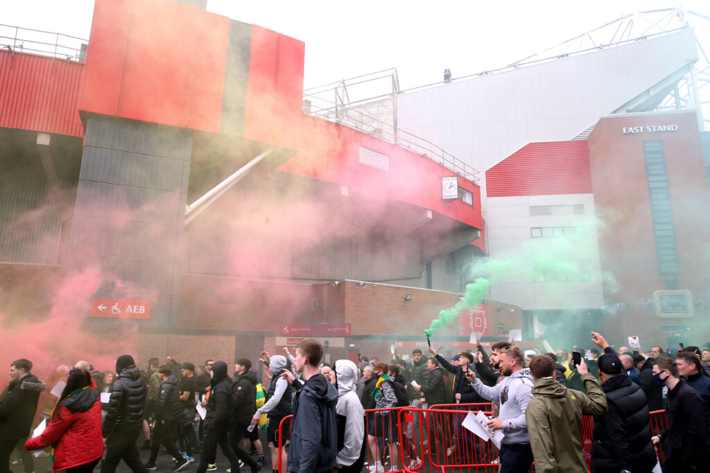 Manchester United, i tifosi invadono Old Trafford per protesta