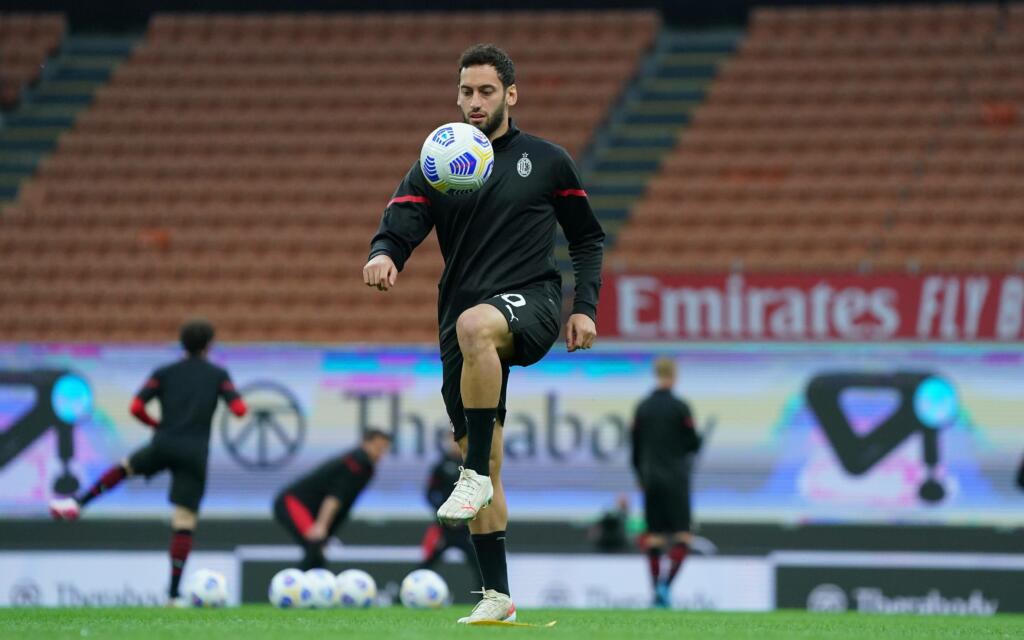 Inter, Calhanoglu si presenta: “Voglio vincere lo scudetto”