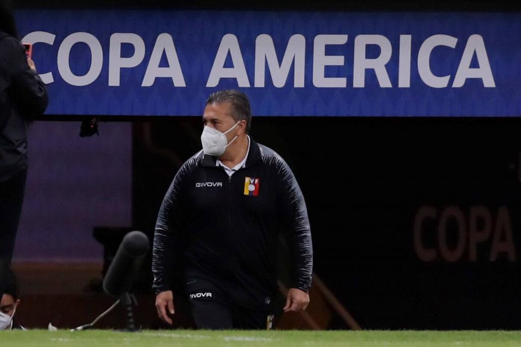 Copa America, via libera alle sostituzioni illimitate per i casi Covid