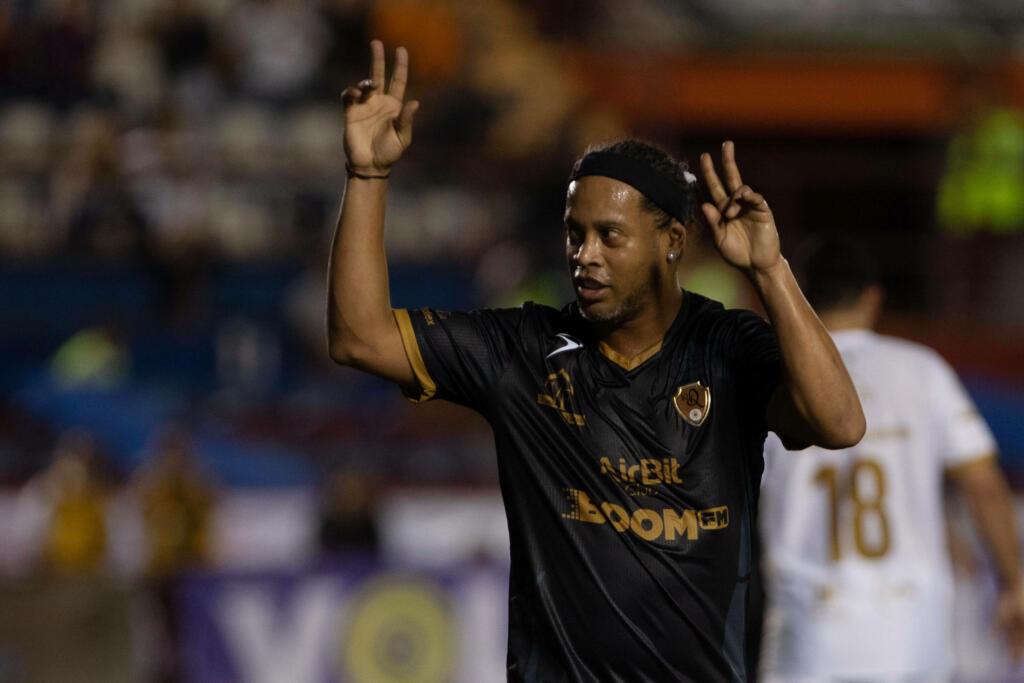 Ronaldinho show al “Classico delle leggende” ma vince il Real Madrid