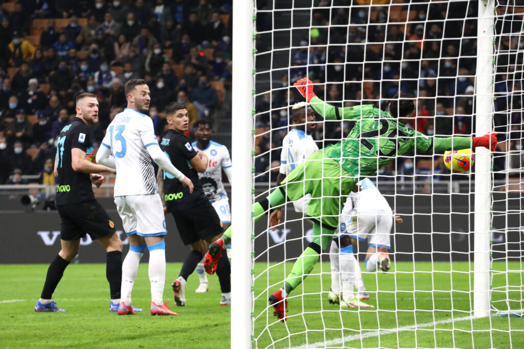 L’Inter cala il tris al Napoli (3-2): vittoria che vale il -4 dalla vetta