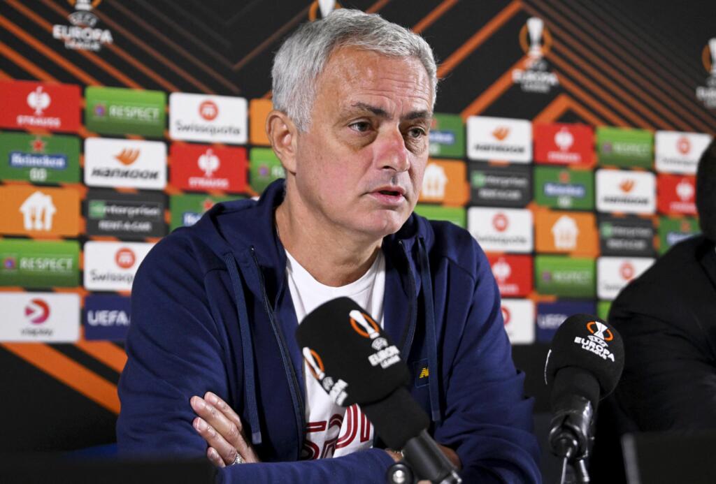 Roma, Mourinho: “L’obiettivo del ritiro è lavorare con intensità”