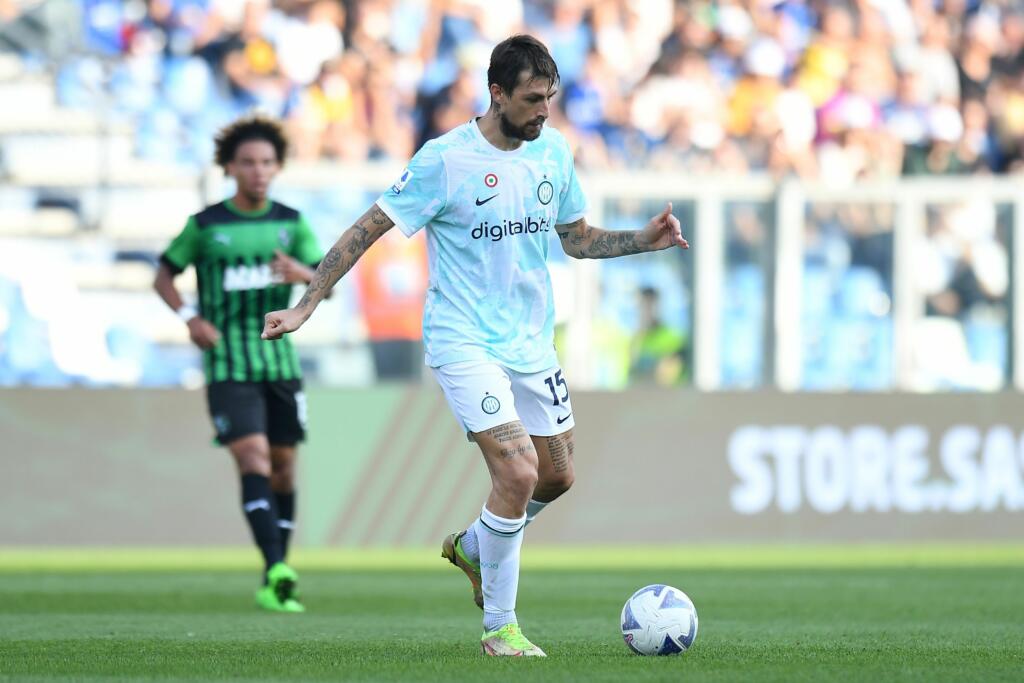 Acerbi-Inter: l’agente apre ad un incontro con la Lazio: le ultime