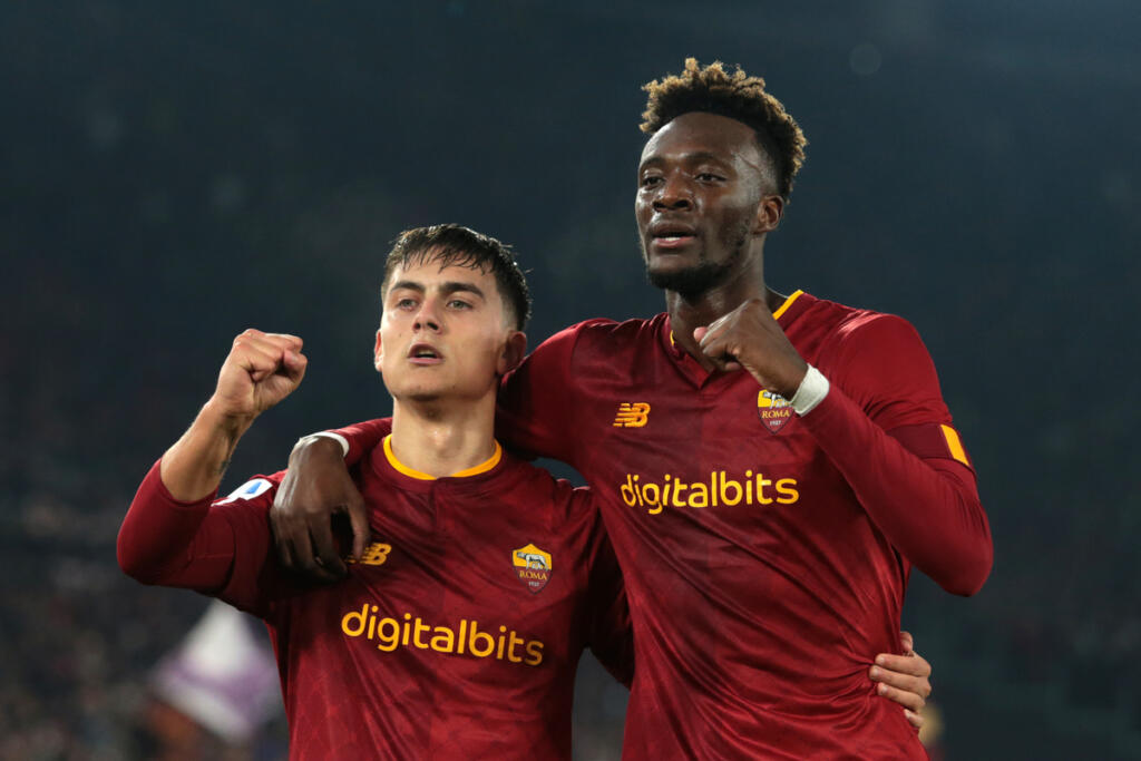 Roma-Fiorentina 2-0: Abraham e Dybala decisivi, notte fonda per Italiano