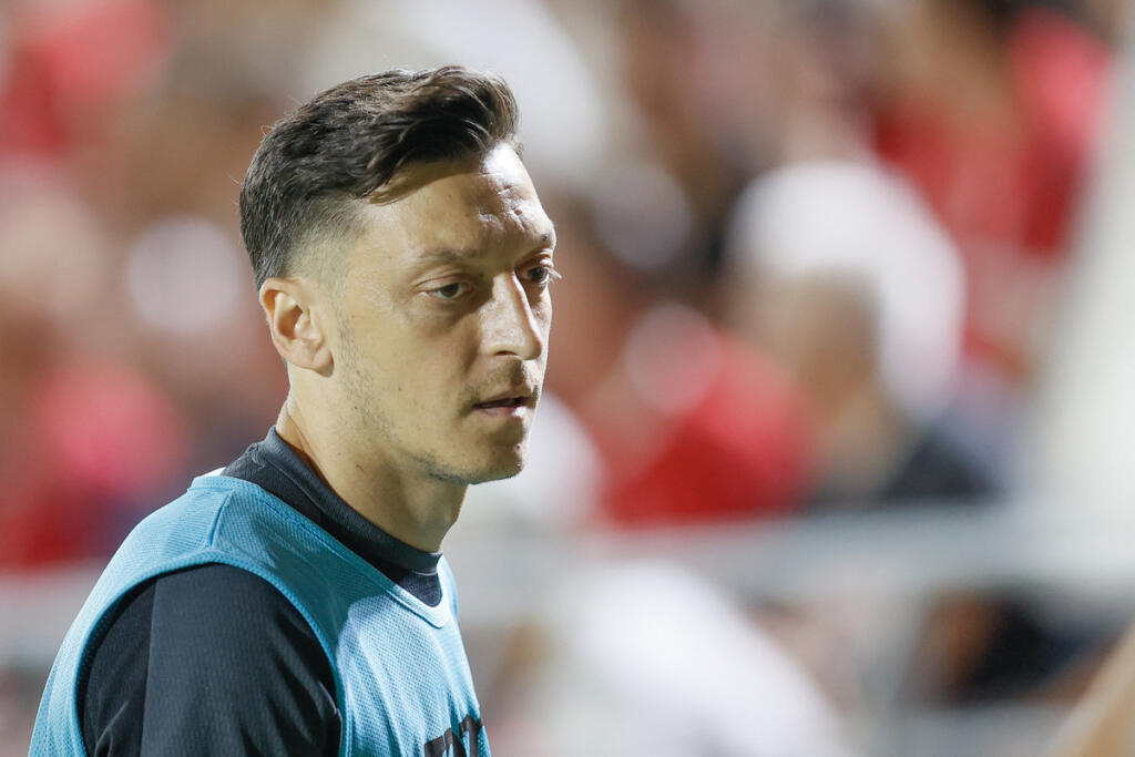 Mesut Ozil si ritira: risolto il contratto con il Basaksehir