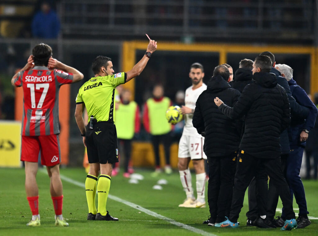 Roma, depositato il ricorso per la squalifica di Mourinho