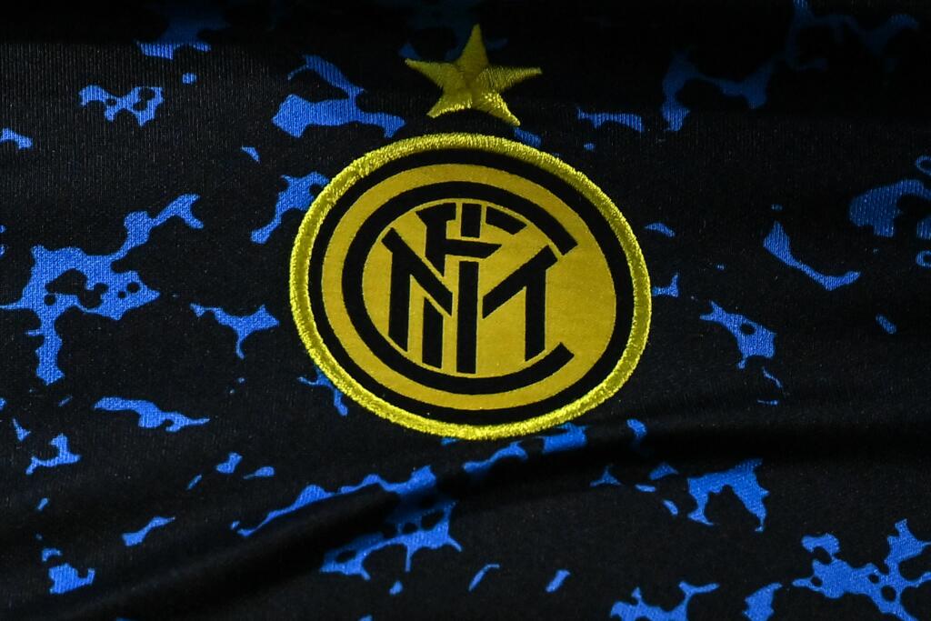 Inter, svelata la nuova maglia per la stagione 23/24 – FOTO