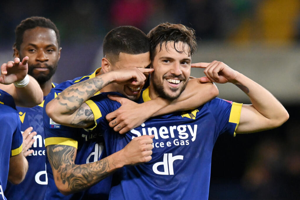 Verona-Bologna 2-1, Verdi firma il colpo salvezza: rossoblu KO