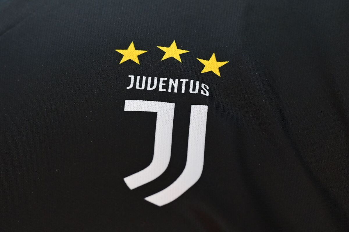 Juventus, ufficiale la nuova maglia 23/24: strisce zebrate e giallo -  VIDEO