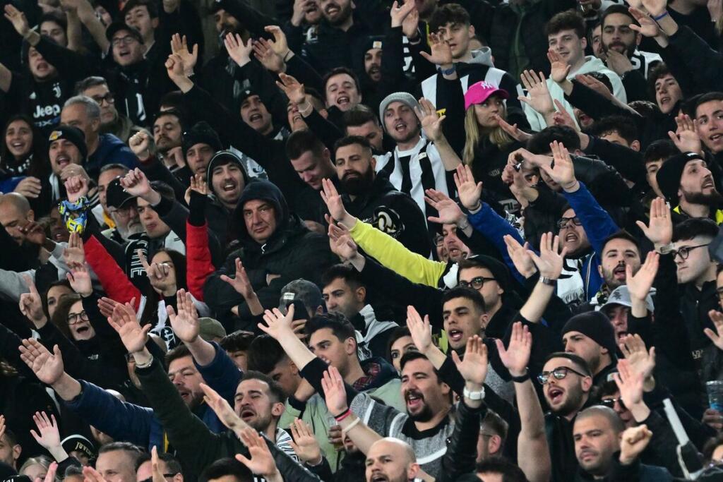 Juventus, cori contro Adani allo Stadium: la sua risposta