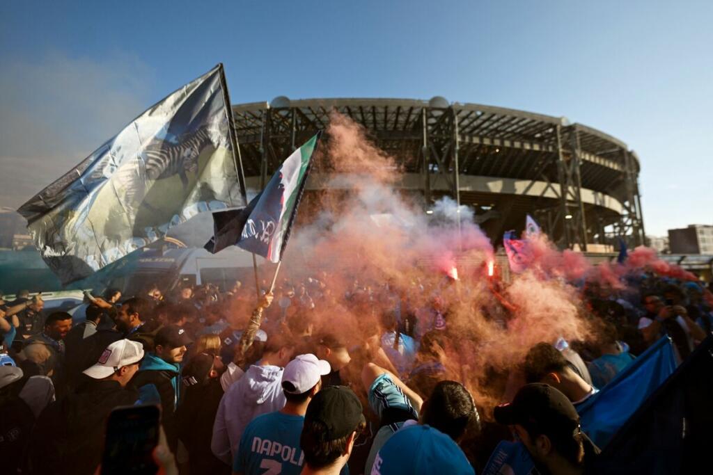 Napoli, passione e attesa per lo Scudetto: le immagini