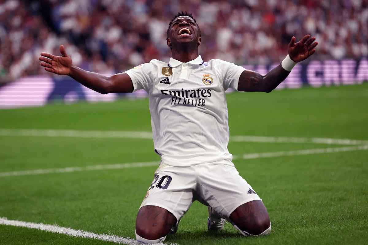 Real Madrid rinnovo Vincius scacco Paris Saint Germain 