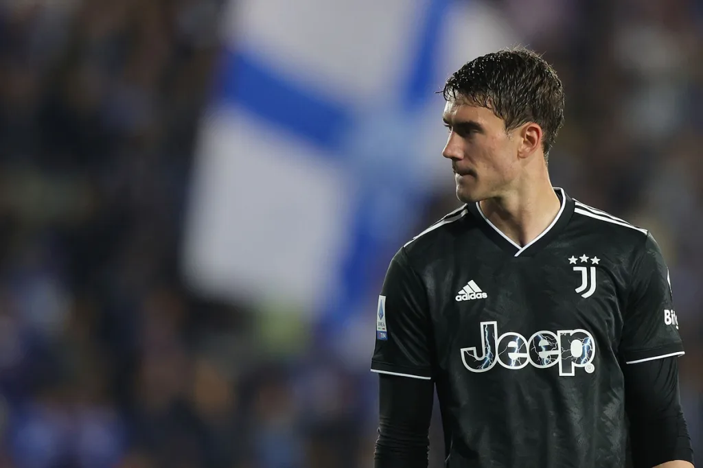 Mercato Juventus, proposto un terzino nell’affare Vlahovic: il punto