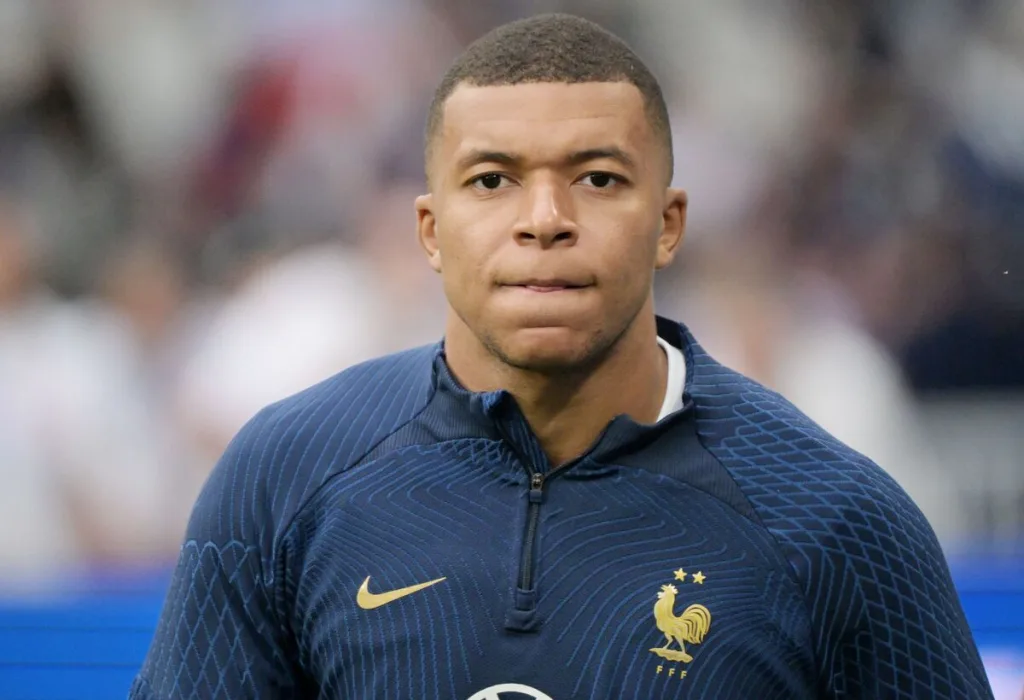 PSG, i commoventi auguri di Mbappé a Messi – FOTO