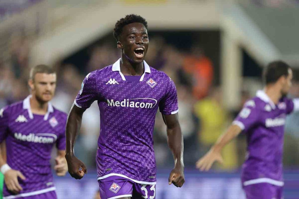 Fiorentina, Kayode al centro dei riflettori: la mossa della Viola per blindarlo