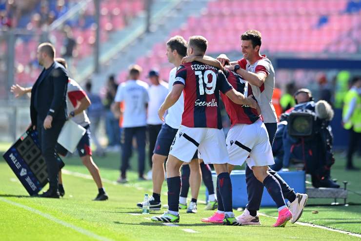 Giocatori del Bologna in campo contro l'Empoli