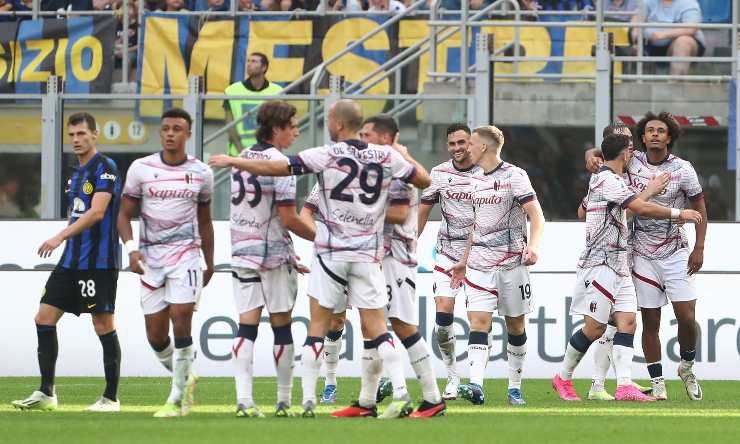 Calciatori del Bologna esultano