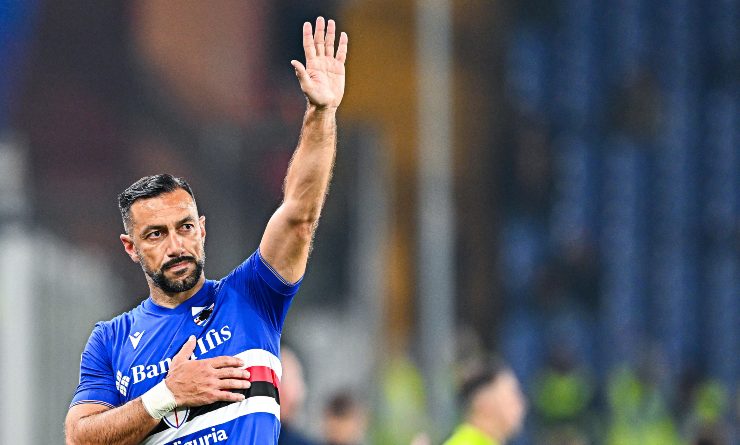 Fabio Quagliarella saluta la sua tifoseria dopo la partita con l'Empoli