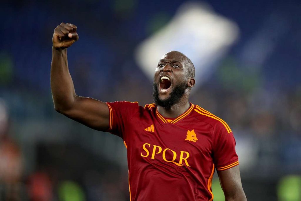 Roma, una cessione per finanziare l’acquisto di Lukaku: via l’attaccante