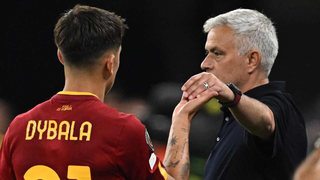 Addio Mourinho, Dybala saluta il tecnico portoghese sui social – FOTO