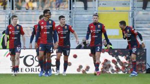 Giocatori del Genoa in campo durante una partita