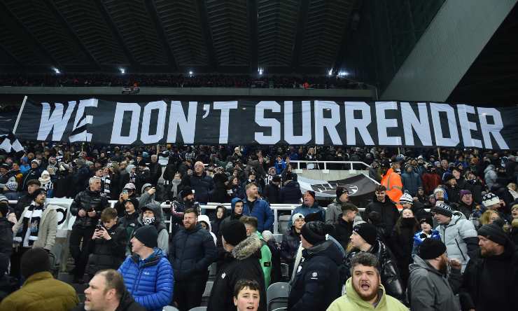 Parte dei tifosi del Newcastle mentre assistono ad una partita