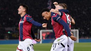 Calciatori del Bologna esultano