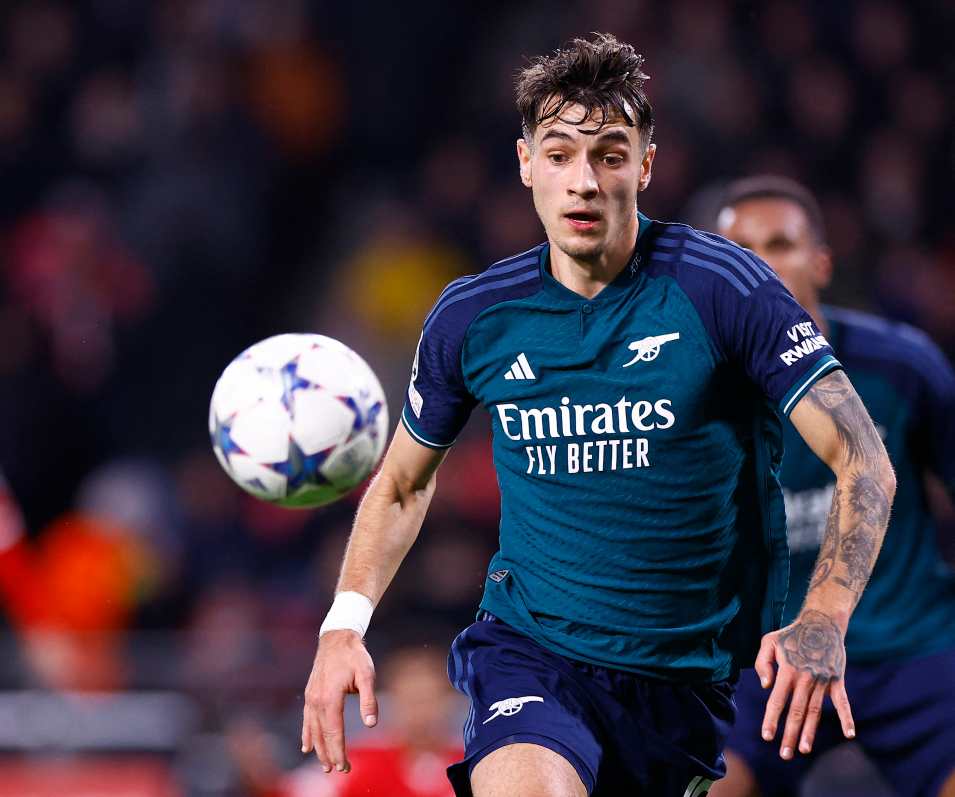 Napoli, è duello con il Milan per Kiwior: l’alternativa è Lenglet