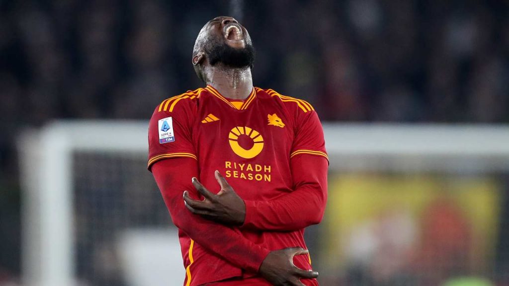 Calciomercato Roma, dilemma Lukaku: il belga floppa ancora. Cosa fare a giugno?