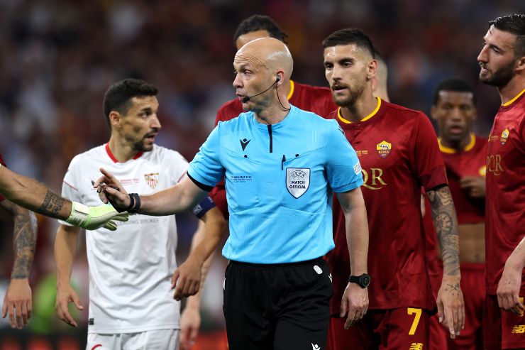 Taylor, arbitro della finale di Europa League Roma-Siviglia