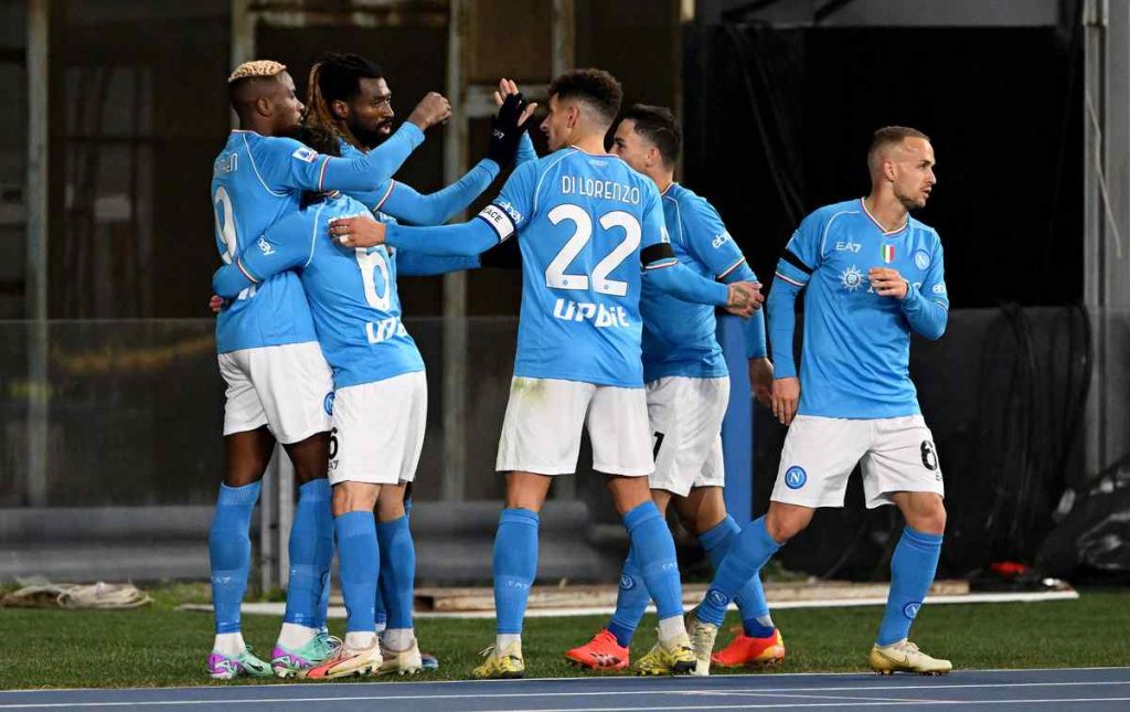 Napoli-Cagliari 2-1: Osimhen-Kvara lanciano gli azzurri