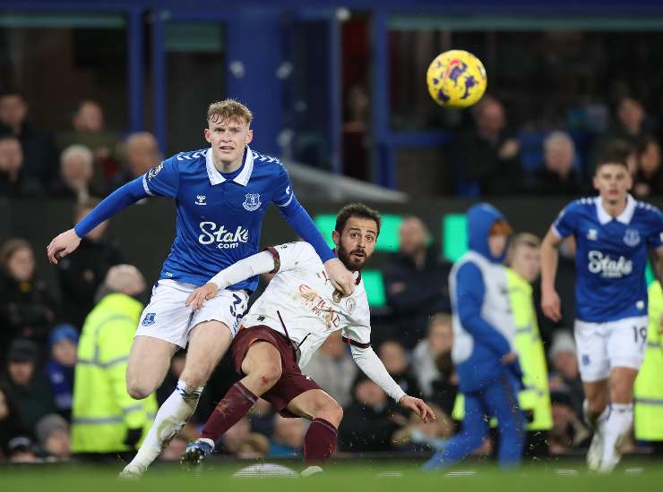 Uno scatto della gara tra Everton e Manchester City