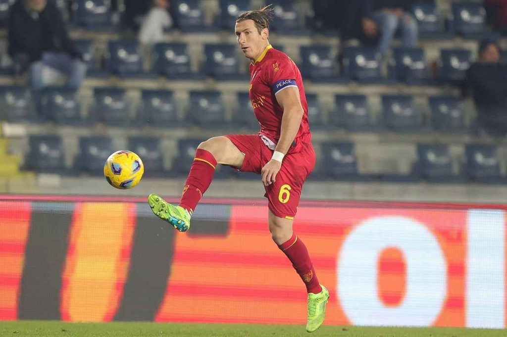 Mercato Lecce, i gialorossi blindano due titolarissimi