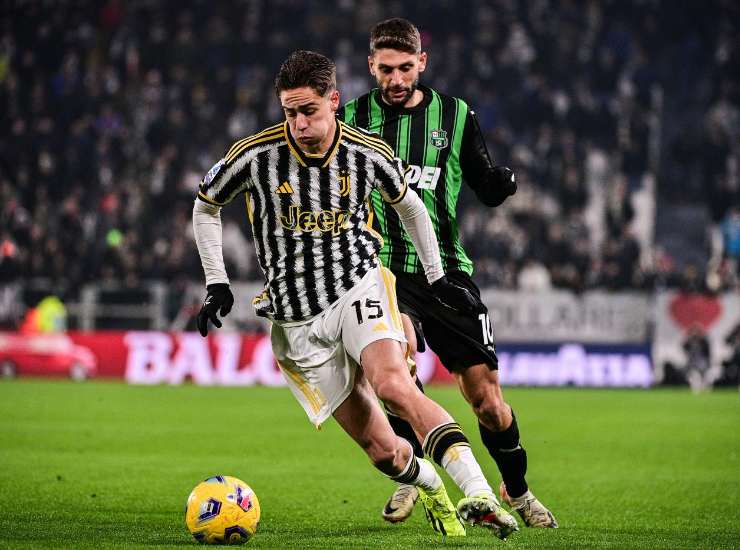 Domenico Berardi insegue Kenan Yildiz - Lapresse - Calcioinpillole.com