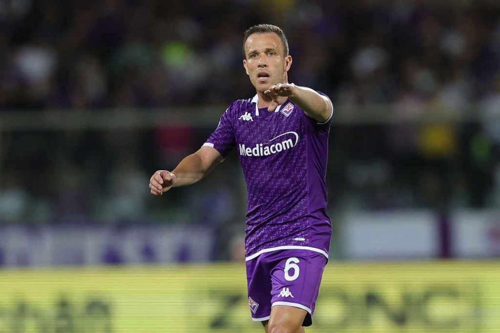 Arthur Melo saluta la Fiorentina