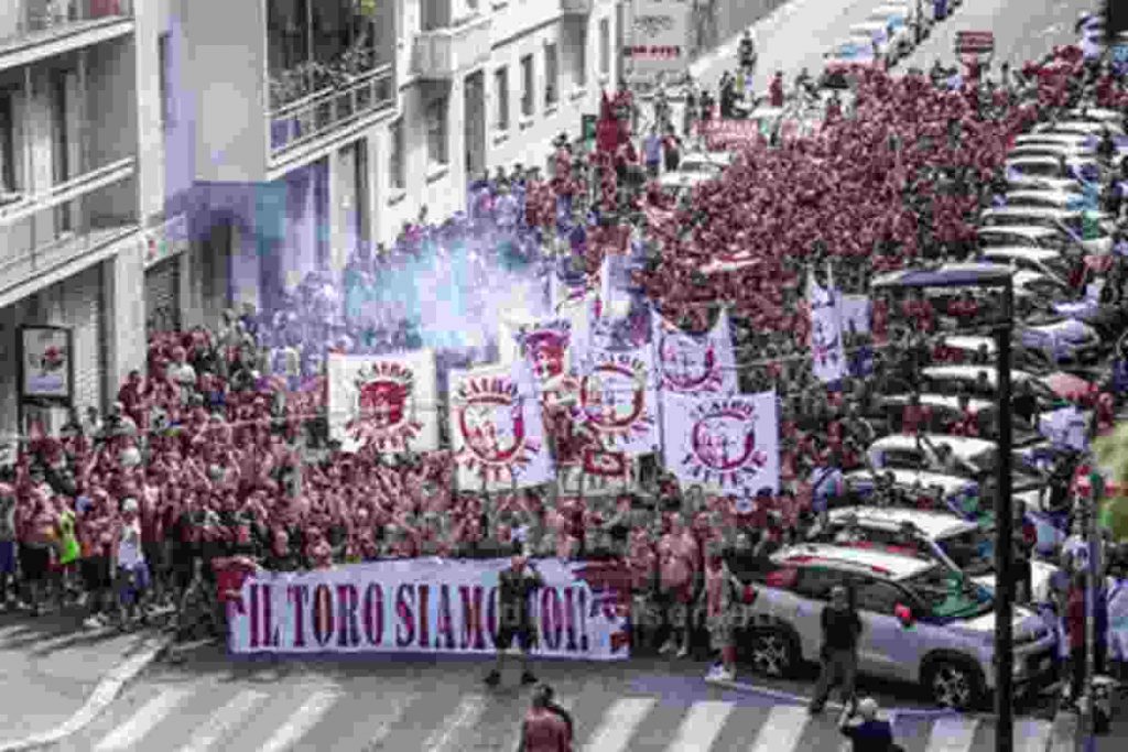 Torino, esplode la protesta contro Cairo: “Te ne devi andare”