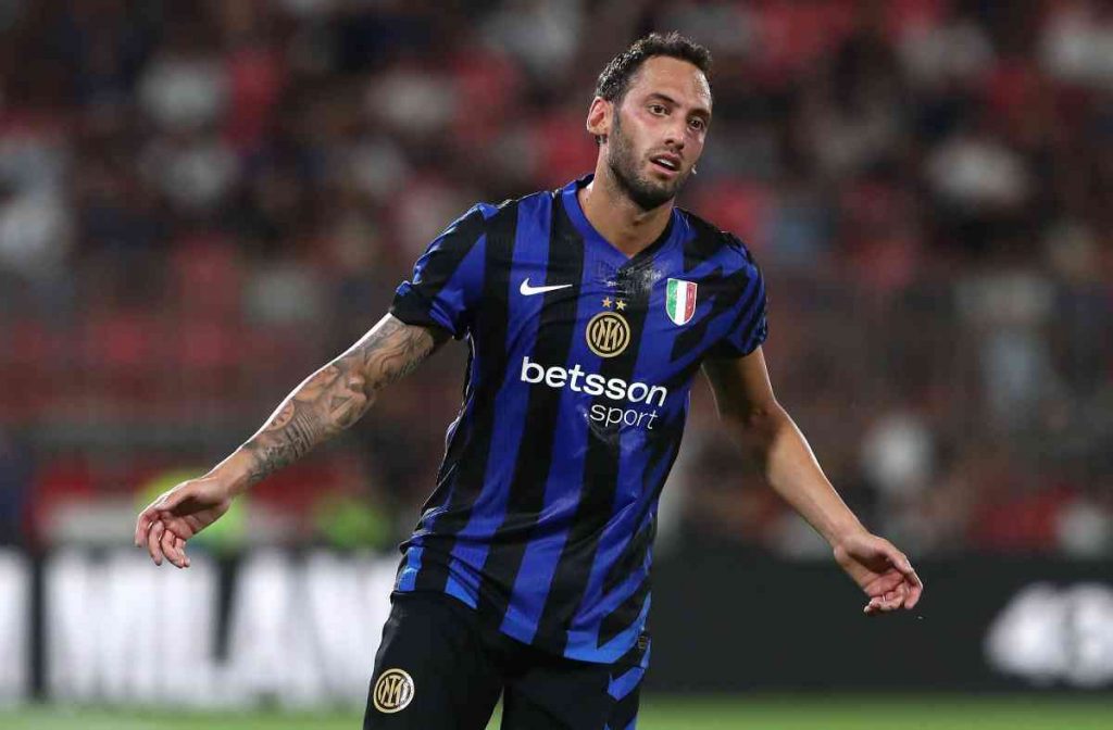 Inter, allarme Calhanoglu: il turco si allena a parte, il motivo