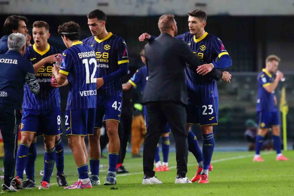 Milan, assalto al centrocampista del Verona a gennaio