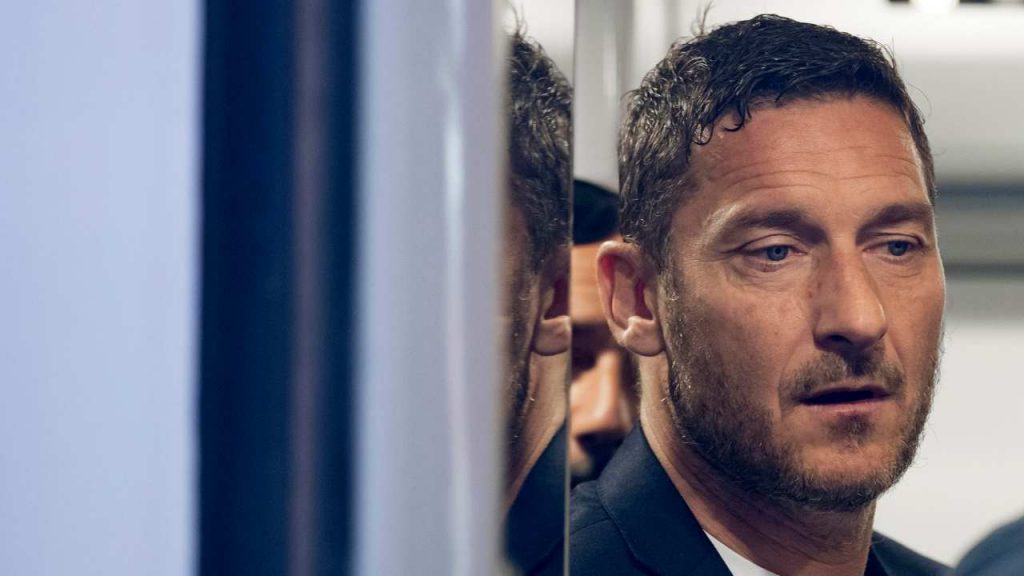 Totti e il segreto confessato al compagno: “Non parlarne con nessuno” | La scomoda verità venuta a galla anni dopo