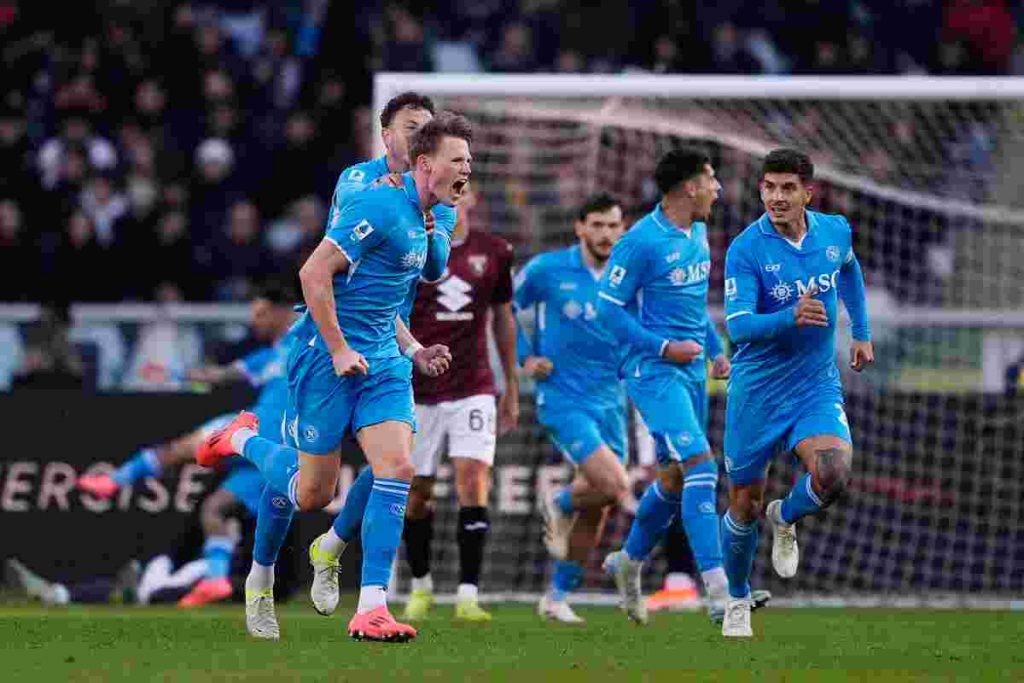 Torino-Napoli 0-1, McTominay stende i Granata. Conte resta in vetta