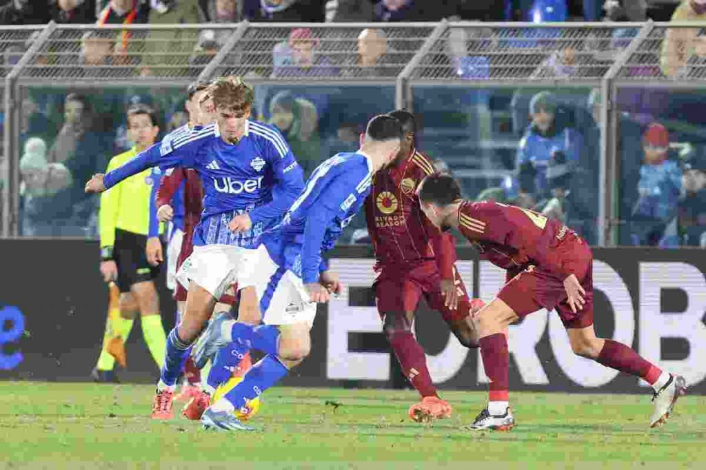 Como-Roma 2-0, Gabrielloni e Paz firmano l’impresa al Sinigaglia