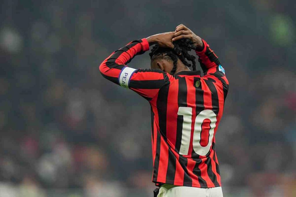 Infortunio per Leao, il rossonero si fa male contro il Verona