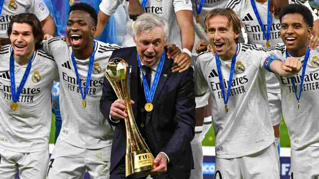 Real Madrid, riesce a fa cambiare idea a Ancelotti | Nuova esperienza lontano da Madrid per Re Carlo