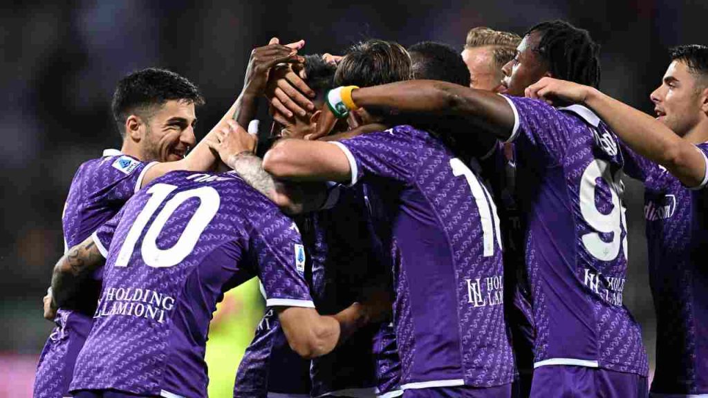 Adiòs a un Viola. È arrivata la prima offerta | La Fiorentina apre all’uscita: un idolo dei tifosi se ne va