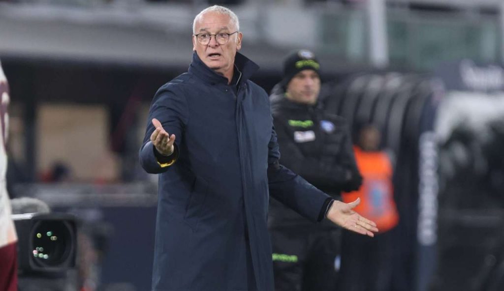 Tutti lo vogliono, ma il club se lo tiene da panchinaro | Ranieri e lo strano caso della Roma