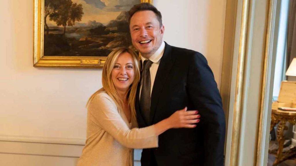 L’ultima missione di Elon Musk | Compra un club di calcio per vincere tutto